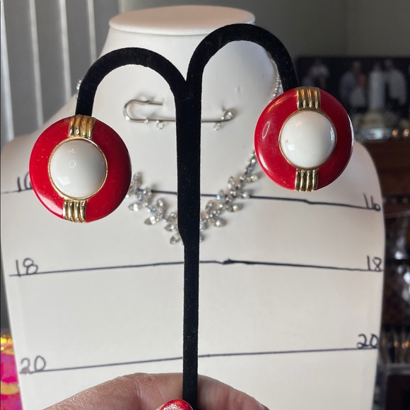 Elegant Red and White Earrings - Picture 2 of 7